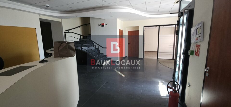 BAUX LOCAUX LOCATION-LOCAL COMMERCIAL-CARPENTRAS-84