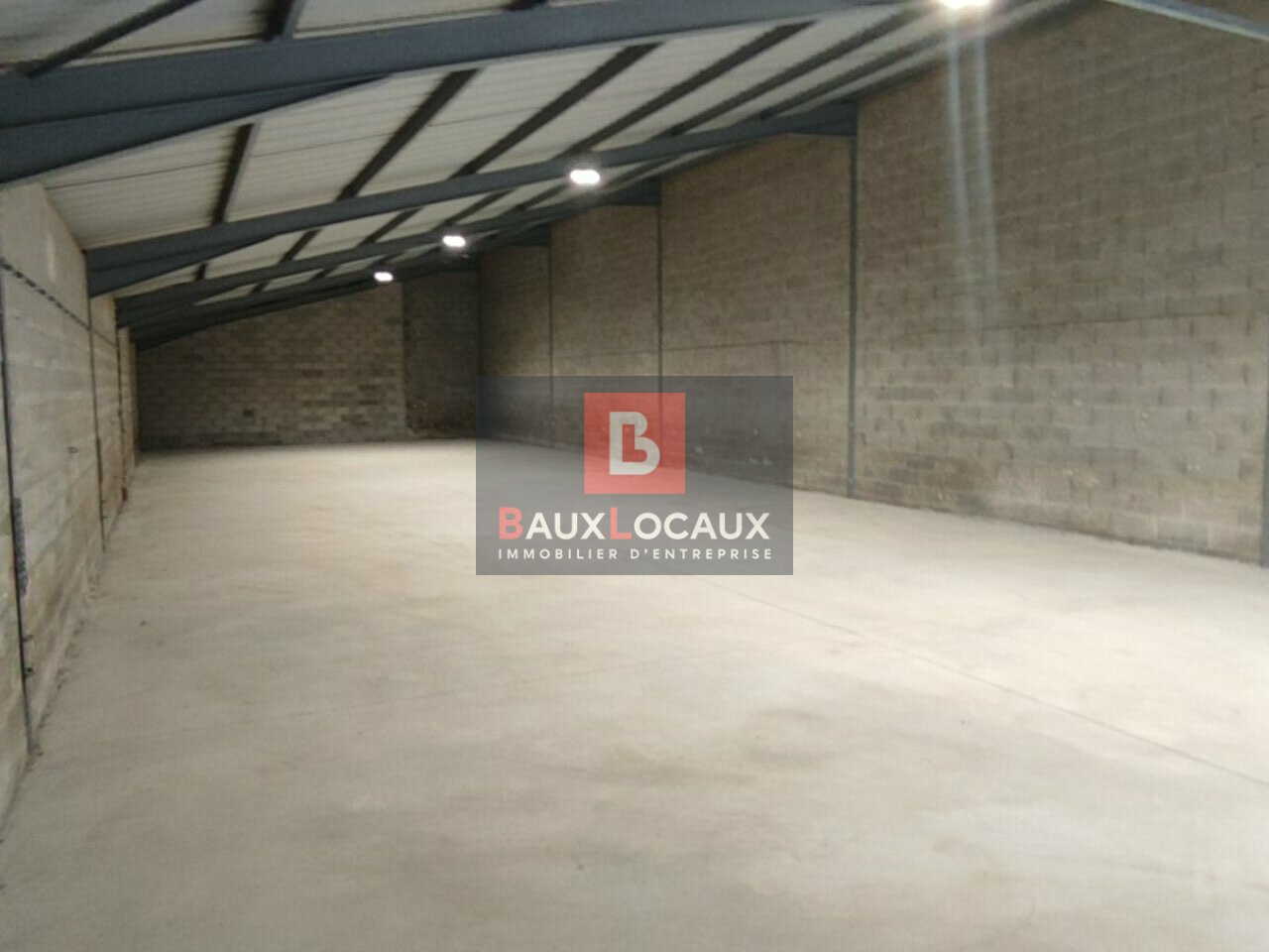 BAUX LOCAUX LOCATION-ENTREPOT-EYGUIERES-13