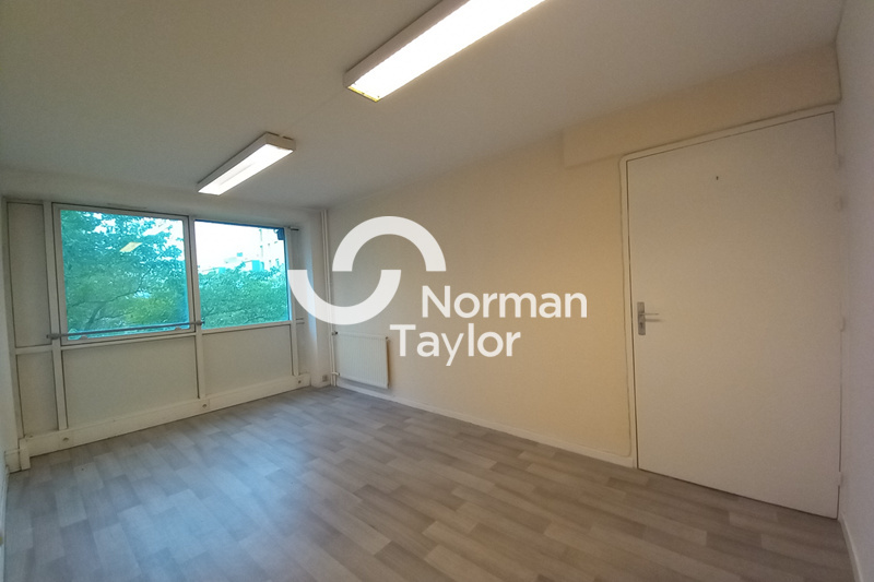 NORMAN TAYLOR LYON LOCATION-BUREAUX-SAINT_PRIEST-69