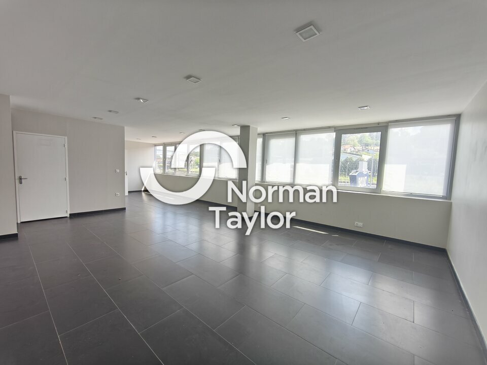 NORMAN TAYLOR PAYS BASQUE LOCATION-BUREAUX-BIARRITZ-64