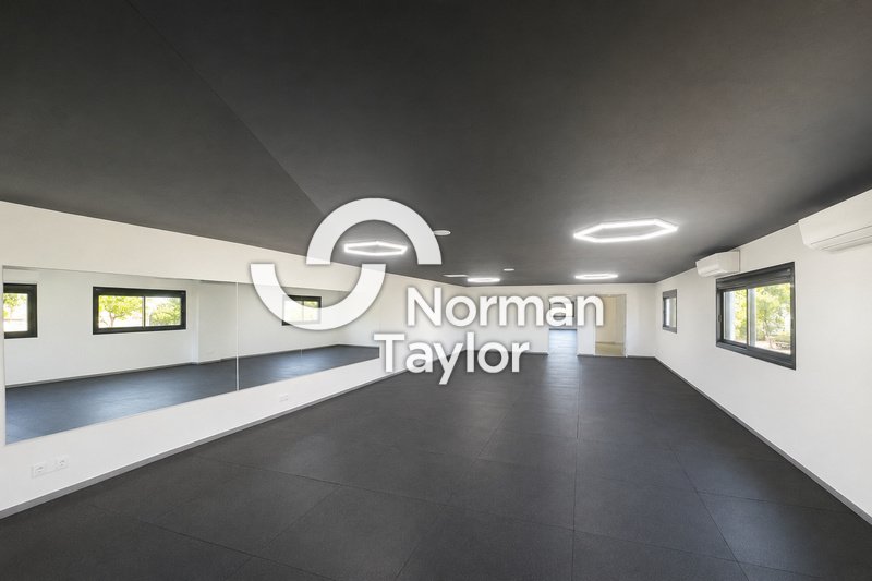 NORMAN TAYLOR MONTPELLIER LOCATION-BUREAUX-TOULOUGES-66