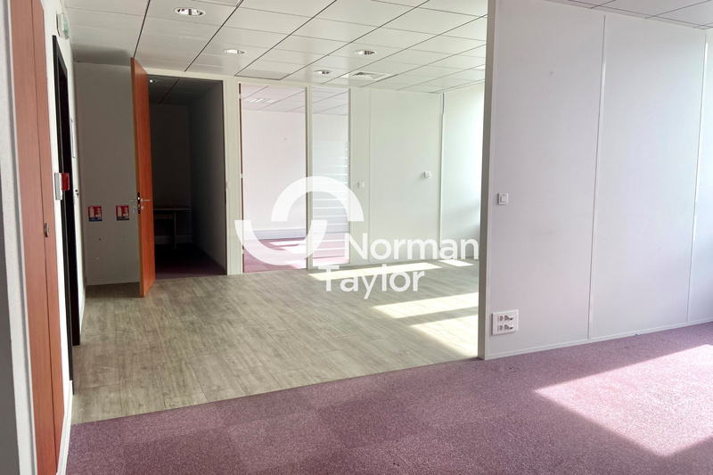 NORMAN TAYLOR LYON LOCATION-BUREAUX-LYON_9-69