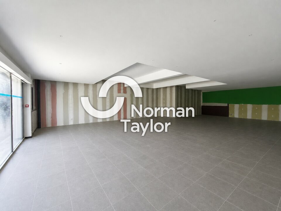 NORMAN TAYLOR PAYS BASQUE LOCATION-LOCAL COMMERCIAL-BIARRITZ-64