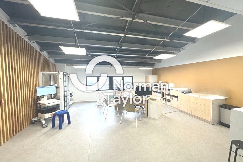 NORMAN TAYLOR MONTPELLIER LOCATION-BUREAUX-JACOU-34