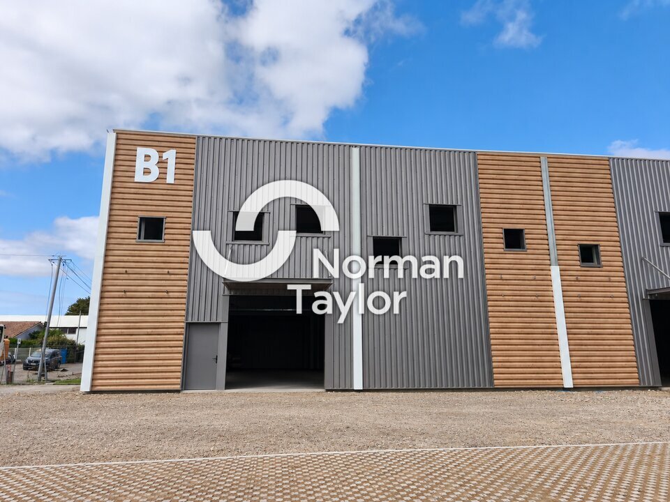 NORMAN TAYLOR PAYS BASQUE VENTE-LOCAL D'ACTIVITE-SAINT-VINCENT-DE-TYROSSE-40