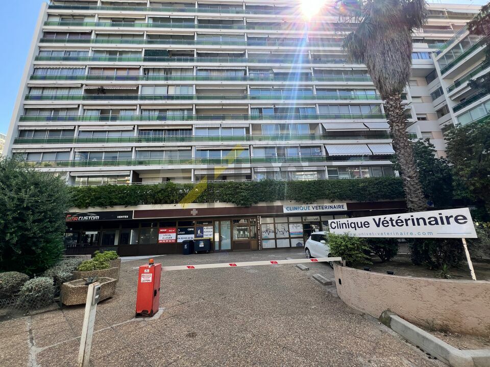 AT FIRST LOCATION-BUREAUX-CANNES-06