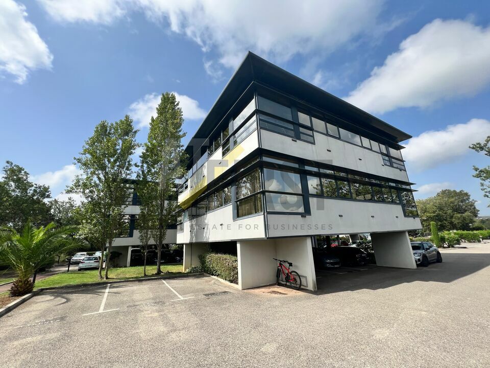 AT FIRST LOCATION-BUREAUX-BIOT-06