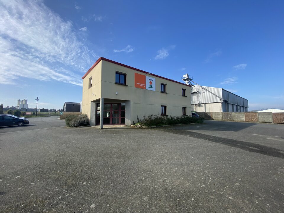 AXIO PRO VENTE-LOCAL D'ACTIVITE-CORPS_NUDS-35