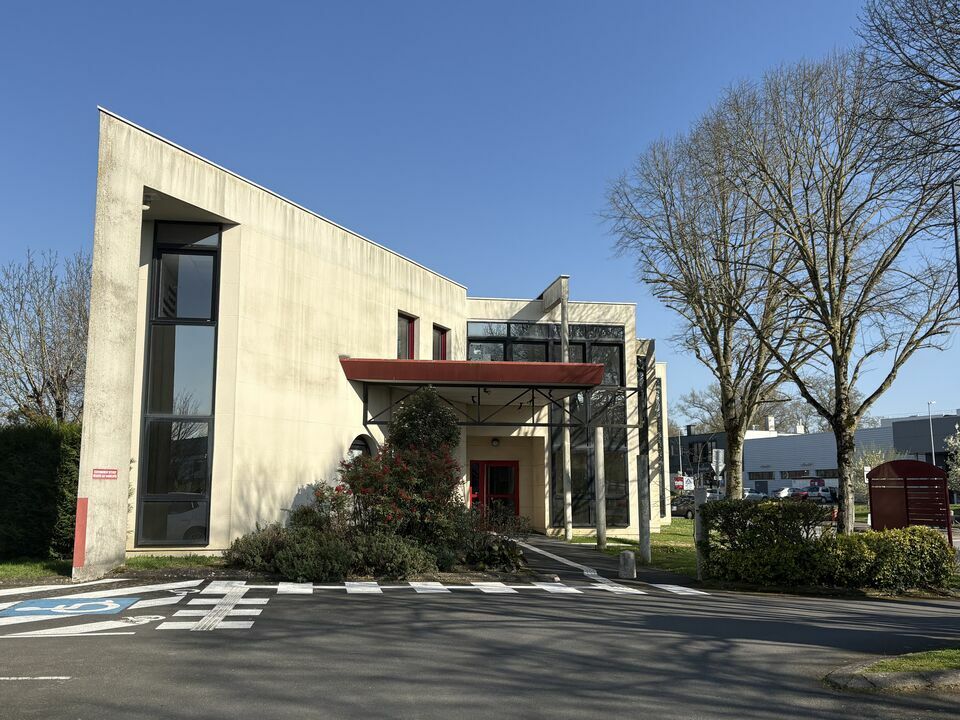 AXIO PRO LOCATION-BUREAUX-BRUZ-35