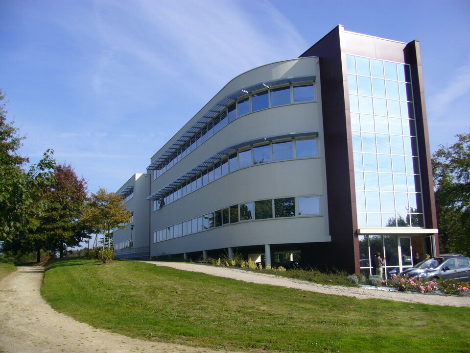 AXIO PRO LOCATION-BUREAUX-BRUZ-35