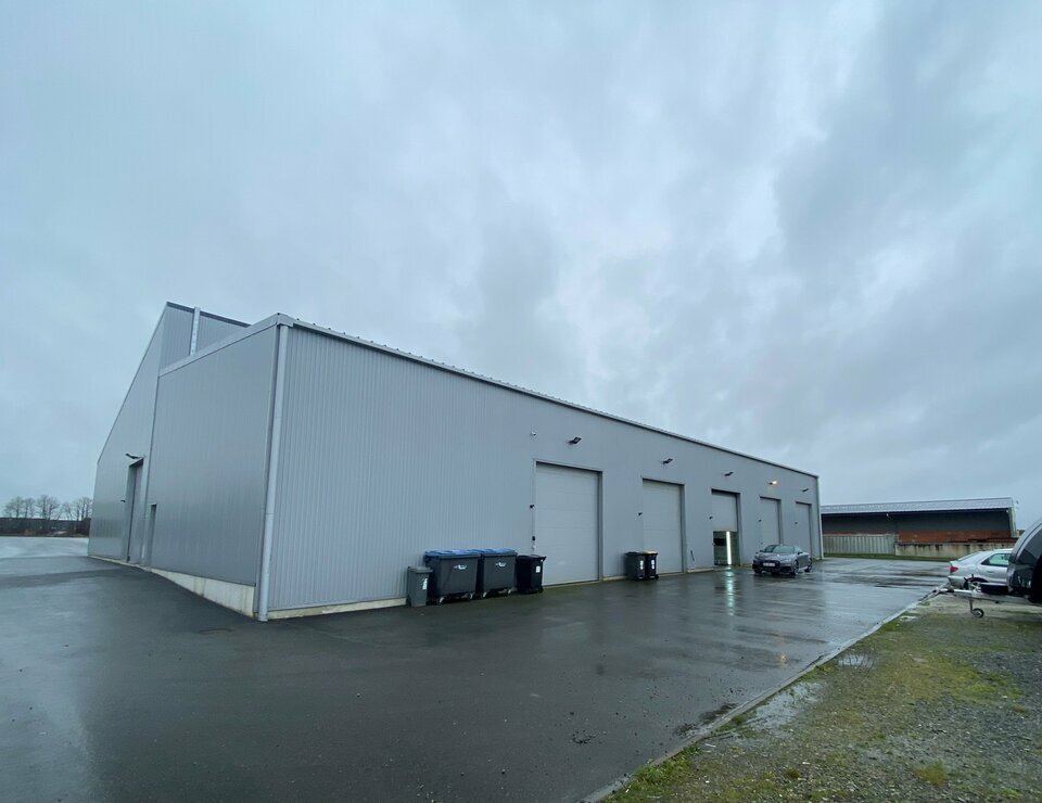 AXIO PRO LOCATION-LOCAL D'ACTIVITE-CORPS_NUDS-35