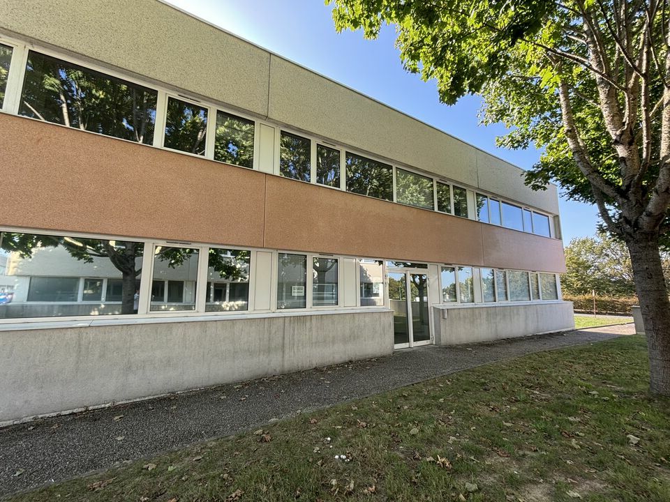 AXIO PRO LOCATION-BUREAUX-BRUZ-35