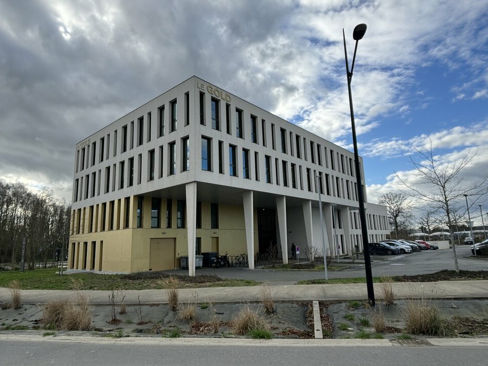 AXIO PRO LOCATION-BUREAUX-PACE-35