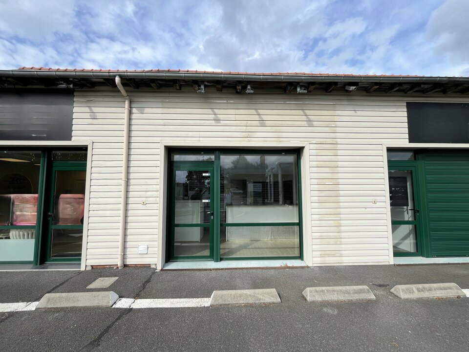 AXIO PRO LOCATION-LOCAL COMMERCIAL-LE_RHEU-35