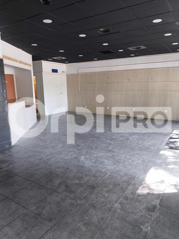 ORPI AGENCE R BASSANELLI LOCATION-LOCAL COMMERCIAL-MANOSQUE-04