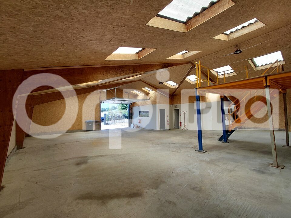 ORPI PRESQUILE FONCIER IMMOBILIER  LOCATION-ENTREPOT-SAINT-ANDRE-DES-EAUX-44