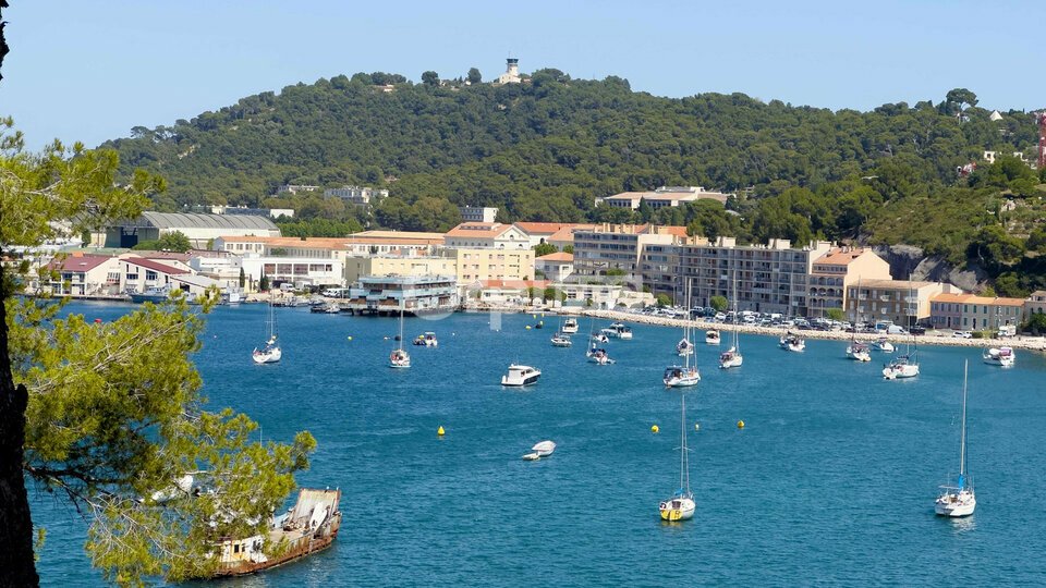 ORPI PAPAZIAN PRO VENTE-LOCAL COMMERCIAL-SAINT-MANDRIER-SUR-MER-83