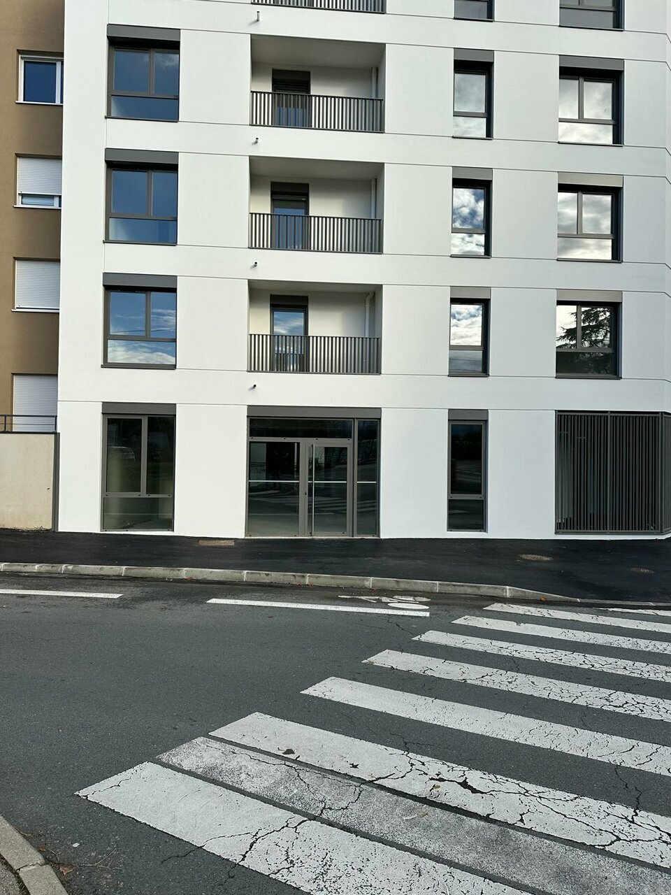 CGI LYON LOCATION-LOCAL COMMERCIAL-ECULLY-69