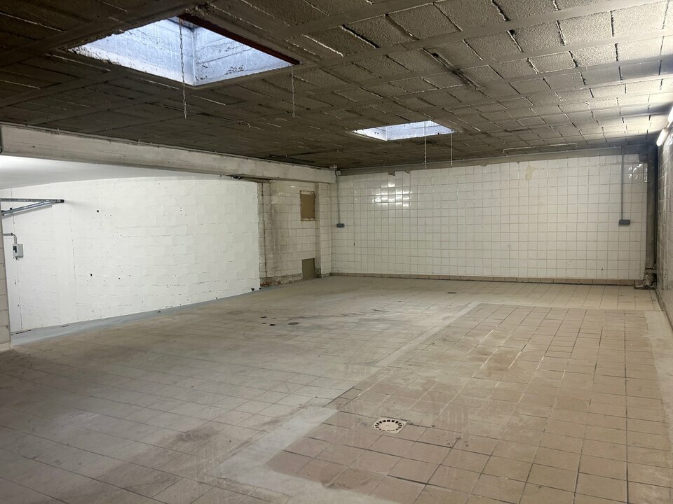 ARTHUR LOYD VICHY LOCATION-ENTREPOT-VICHY-03