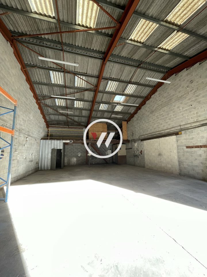 WIT LOCATION-ENTREPOT-ROQUEFORT-LA-BEDOULE-13