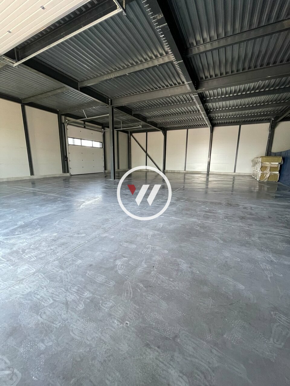 WIT LOCATION-LOCAL D'ACTIVITE-SIGNES-83