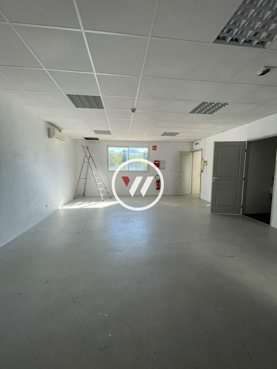 WIT LOCATION-BUREAUX-GEMENOS-13
