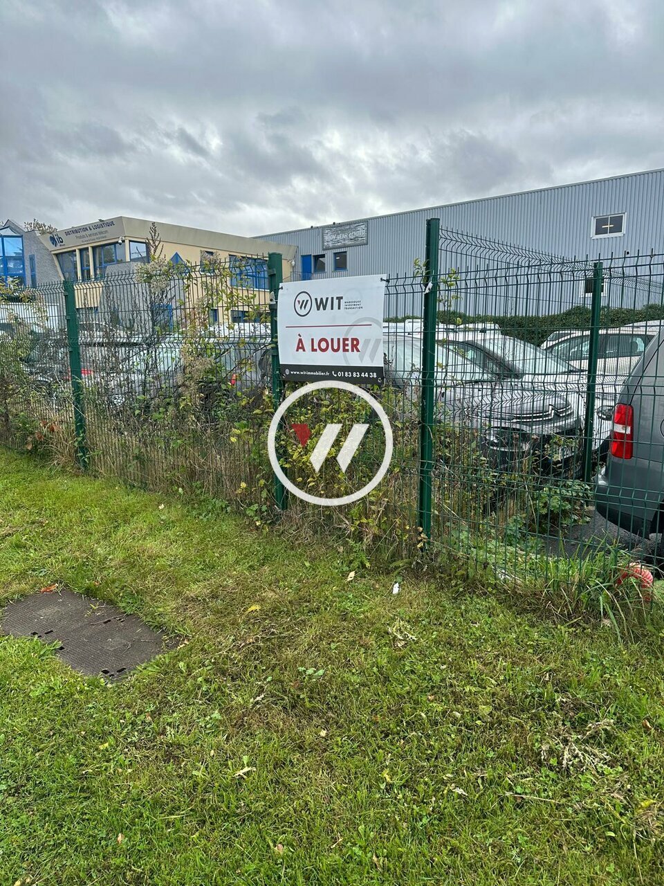 WIT LOCATION-TERRAIN-DOMONT-95