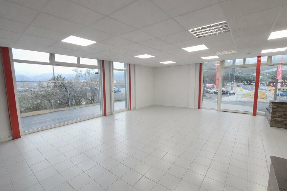 CBI PRO VENTE-LOCAL COMMERCIAL-BOURGOIN-JALLIEU-38