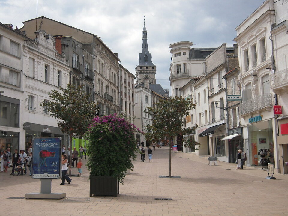 L ET A COMMERCES LOCATION-LOCAL COMMERCIAL-ANGOULEME-16