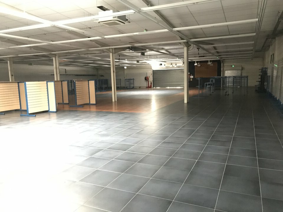 L ET A COMMERCES LOCATION-LOCAL COMMERCIAL-MONTLOUIS-SUR-LOIRE-37