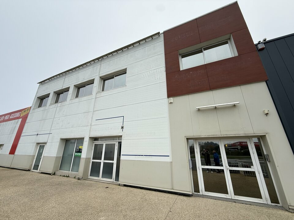 L ET A COMMERCES VENTE-BUREAUX-CHASSENEUIL-DU-POITOU-86