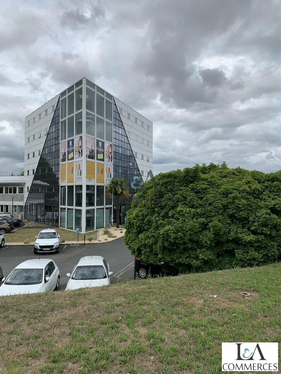 L ET A COMMERCES LOCATION-BUREAUX-CHASSENEUIL_DU_POITOU-86