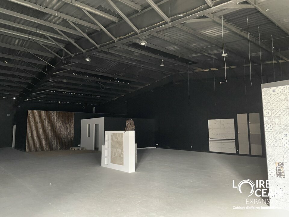 LOIRE OCEAN TRANSACTIONS LOCATION-LOCAL COMMERCIAL-ANGERS-49