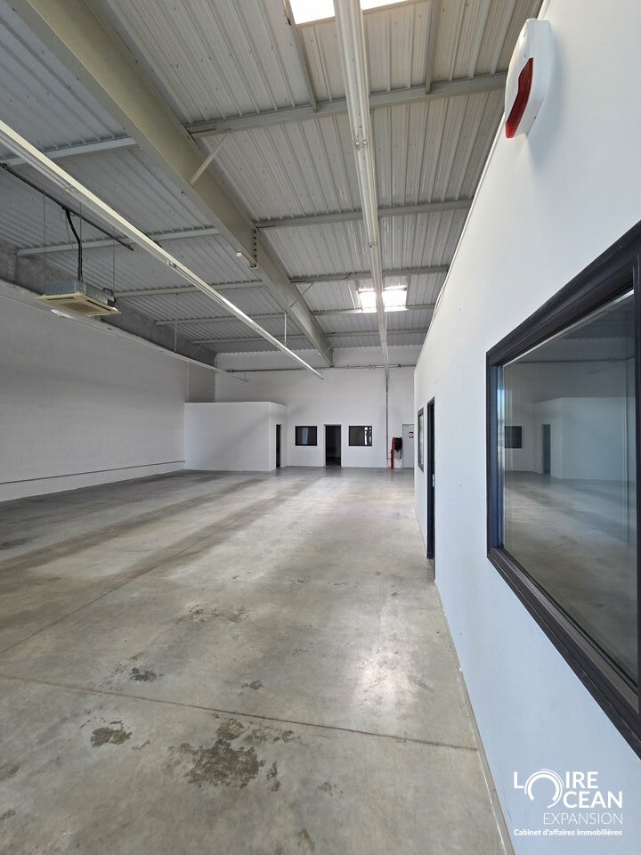 LOIRE OCEAN TRANSACTIONS LOCATION-LOCAL COMMERCIAL-FONTENAY-LE-COMTE-85
