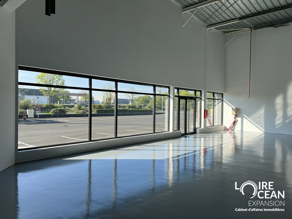 LOIRE OCEAN TRANSACTIONS LOCATION-LOCAL COMMERCIAL-ANGERS-49