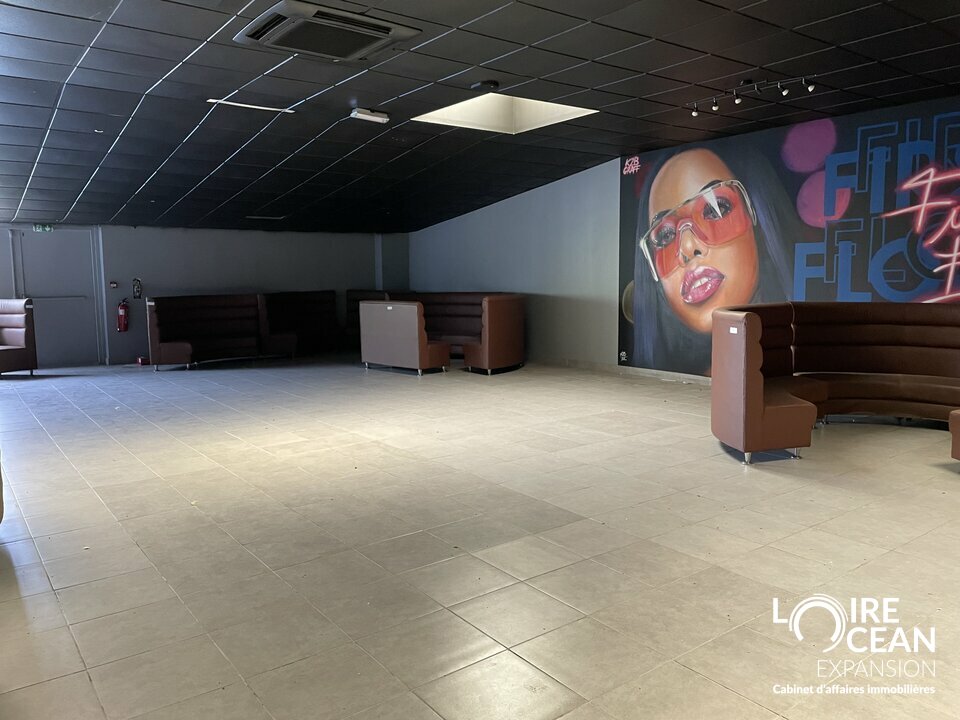 LOIRE OCEAN TRANSACTIONS LOCATION-LOCAL COMMERCIAL-BEAUCOUZE-49