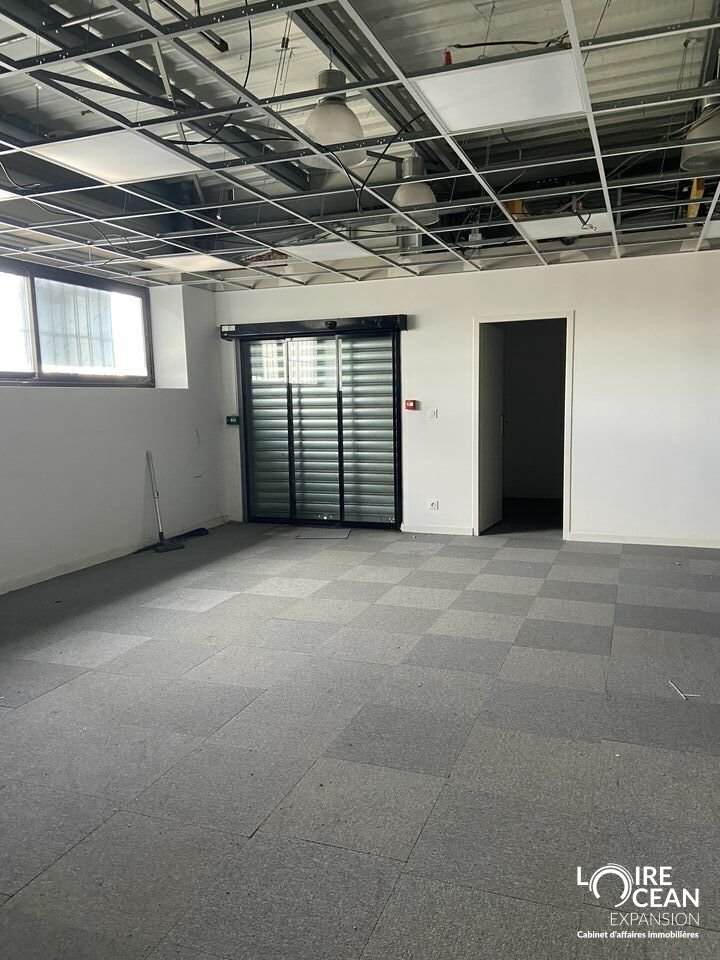 LOIRE OCEAN TRANSACTIONS LOCATION-LOCAL COMMERCIAL-BEAUPREAU-49