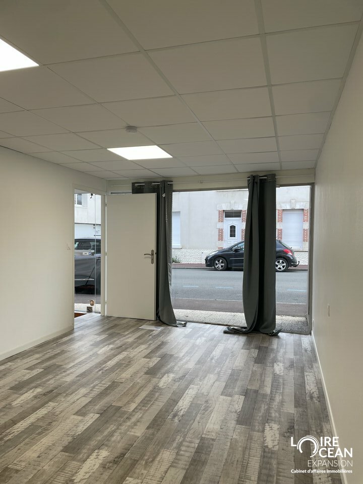 LOIRE OCEAN TRANSACTIONS LOCATION-LOCAL COMMERCIAL-CHALLANS-85