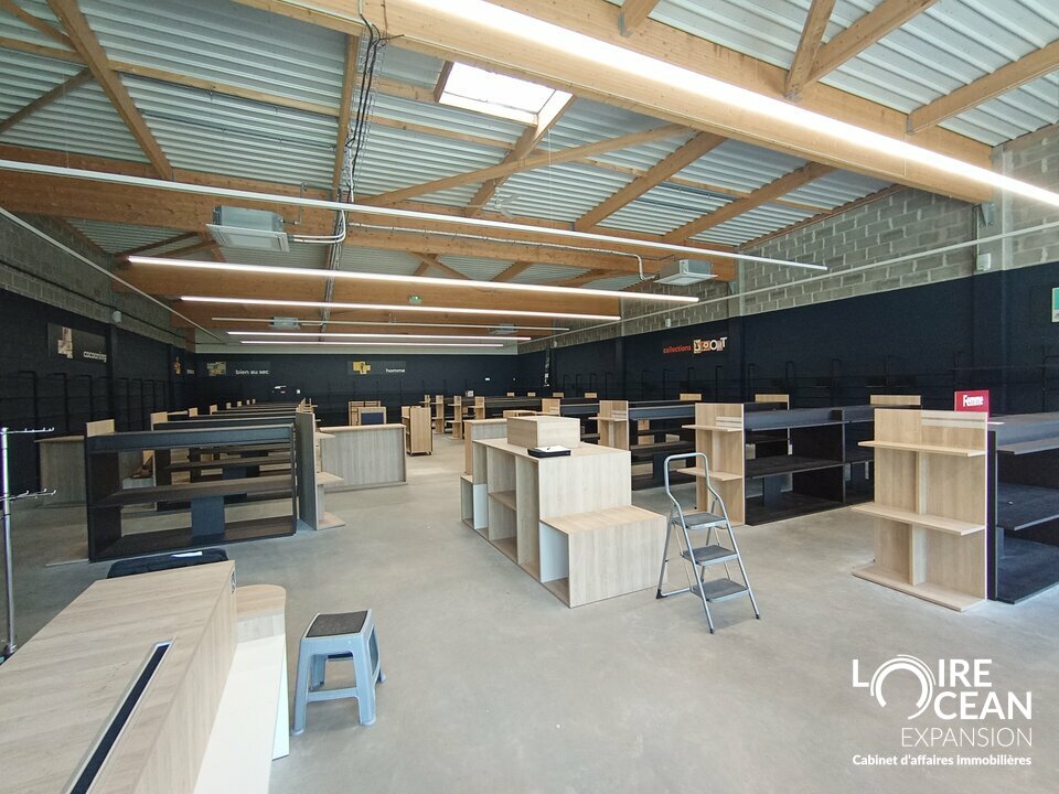 LOIRE OCEAN TRANSACTIONS LOCATION-LOCAL COMMERCIAL-VERRIERES-EN-ANJOU-49