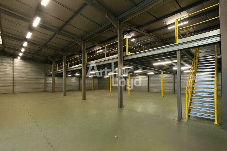 ARTHUR LOYD 2 SAVOIES LOCATION-ENTREPOT-PORTE-DE-SAVOIE-73