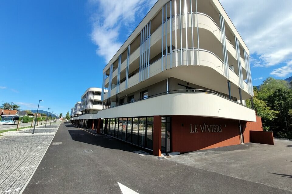 ARTHUR LOYD 2 SAVOIES LOCATION-LOCAL COMMERCIAL-VIVIERS_DU_LAC-73