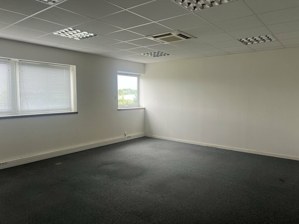 IMWEST LOCATION-BUREAUX-BRUZ-35