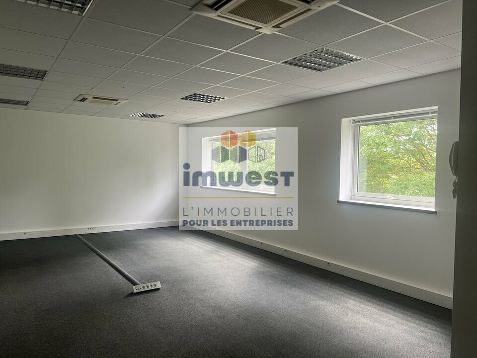 IMWEST LOCATION-BUREAUX-BRUZ-35