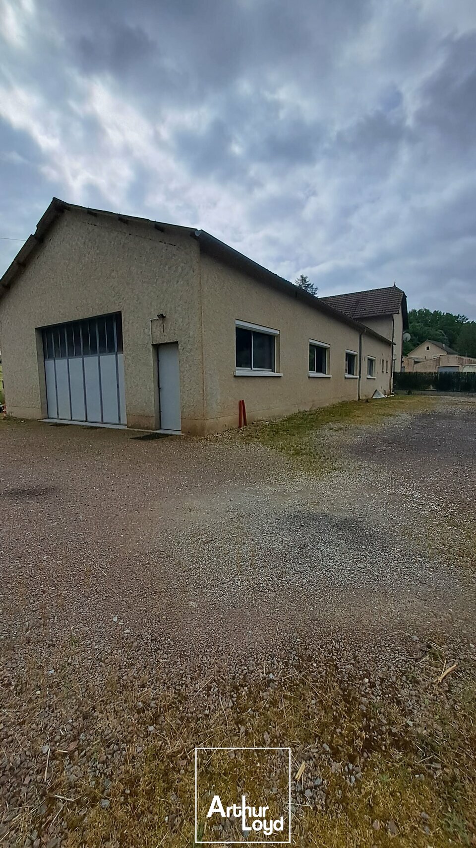 ARTHUR LOYD BRIVE VENTE-LOCAL D'ACTIVITE-COSNAC-19