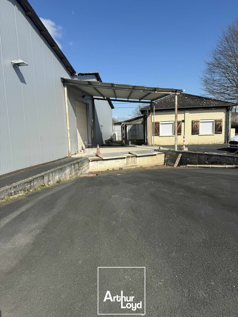 ARTHUR LOYD BRIVE LOCATION-BUREAUX-SAINT_PANTALEON_DE_LARCHE-19