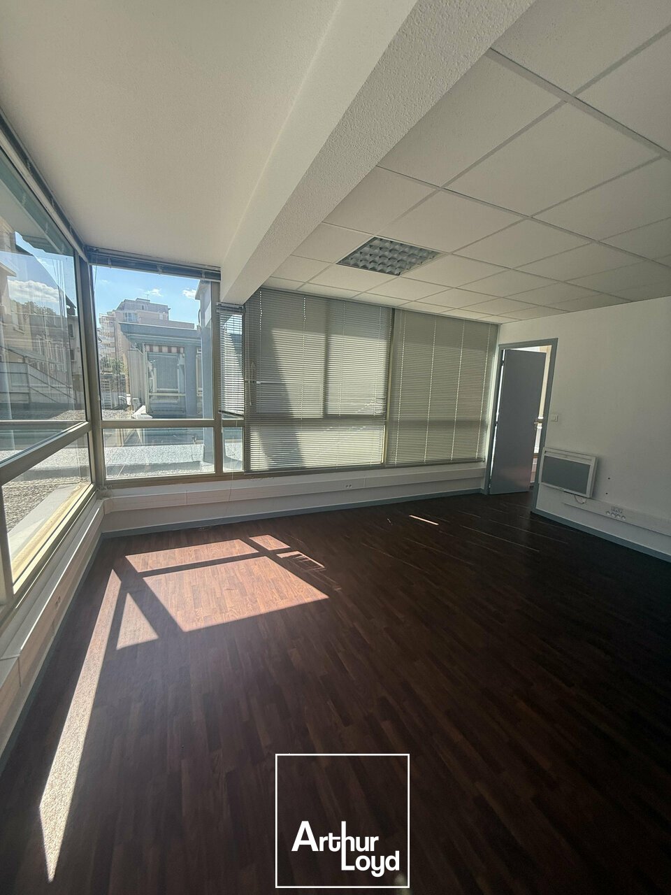 ARTHUR LOYD BRIVE LOCATION-BUREAUX-TULLE-19
