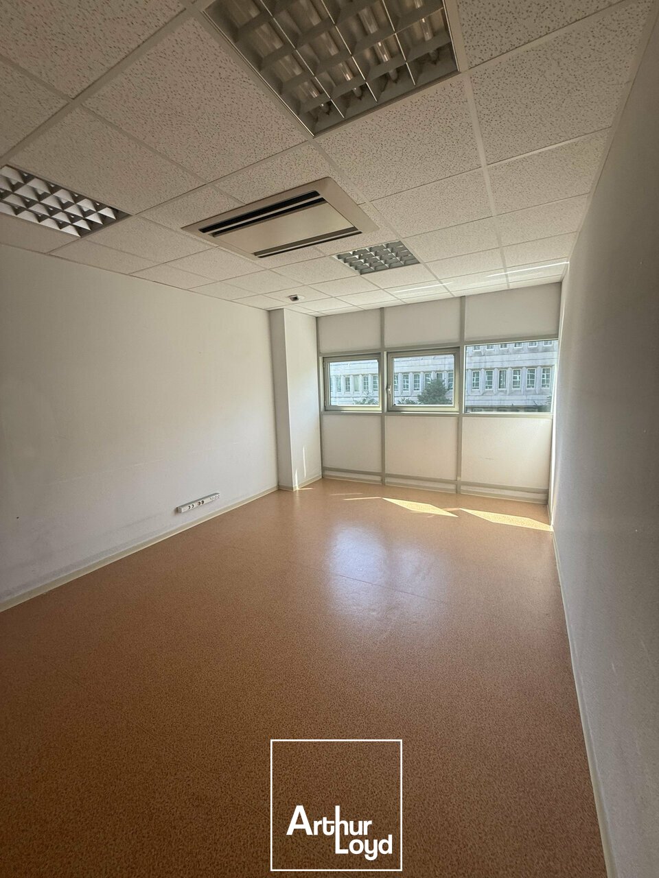 ARTHUR LOYD BRIVE LOCATION-BUREAUX-TULLE-19
