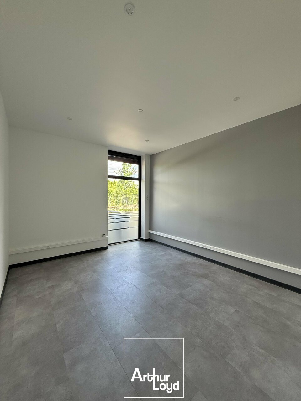 OME IMMOBILIER LOCATION-BUREAUX-BRIVE-LA-GAILLARDE-19