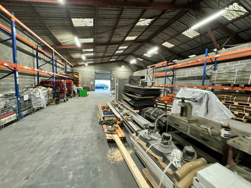 WEADVISOR TOURS LOCATION-ENTREPOT-ESVRES-37