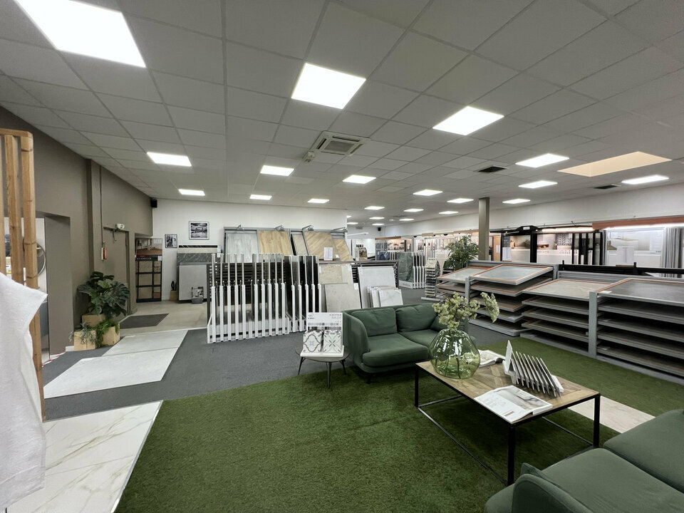 ARTHUR LOYD CHARENTE VENTE-LOCAL COMMERCIAL-CHATEAUBERNARD-16